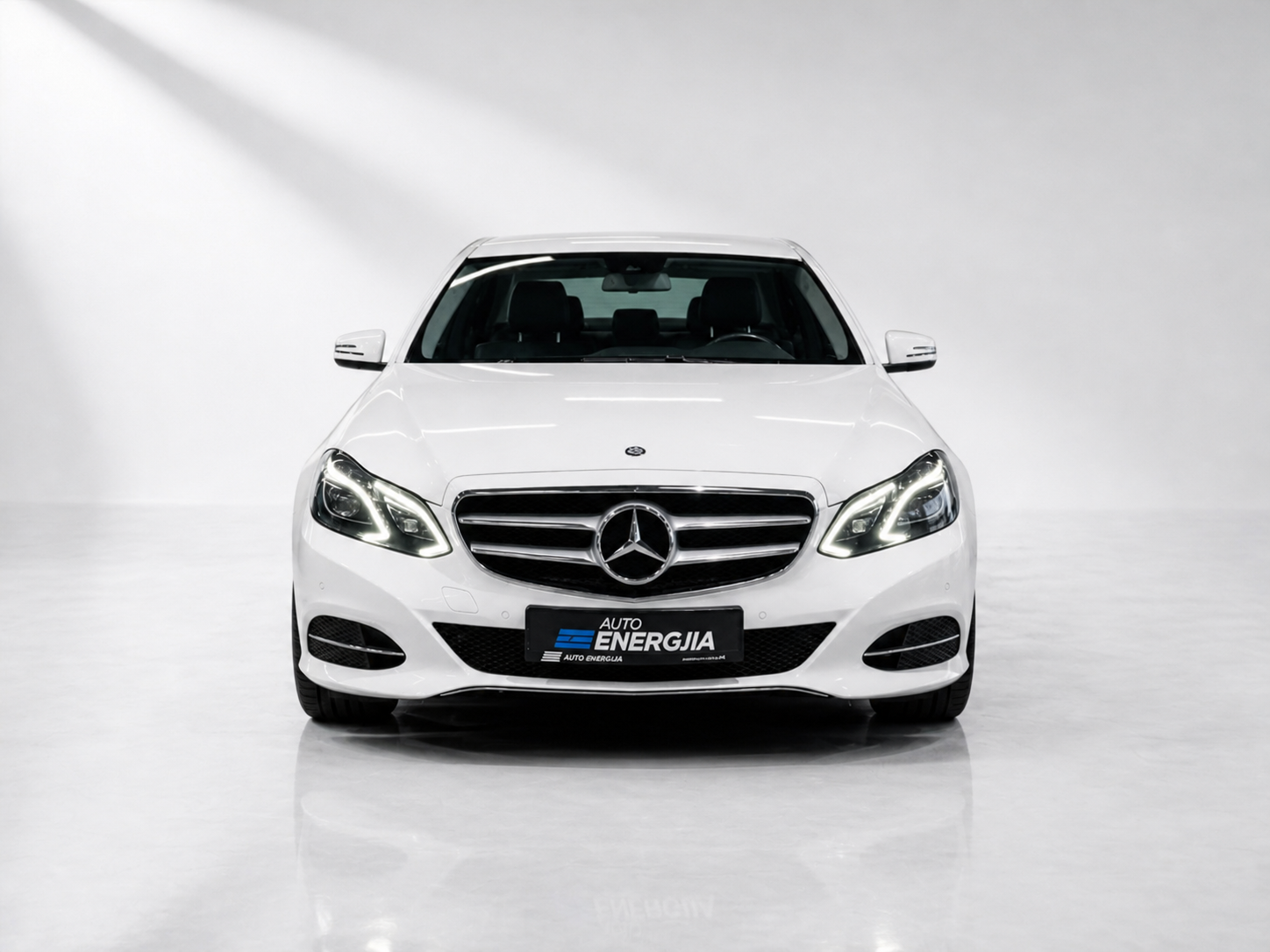 Mercedes E220 White Nr. ser 2430